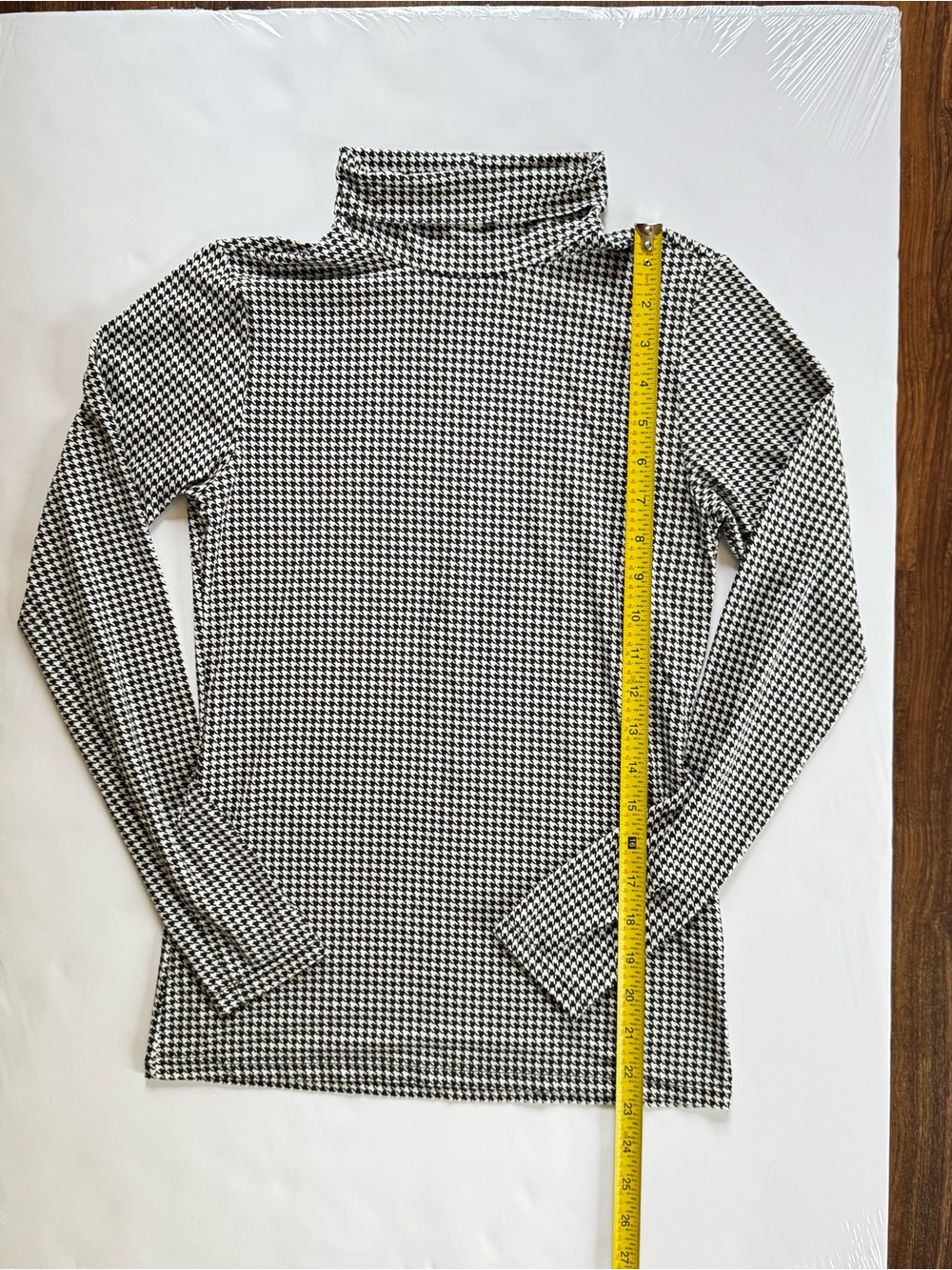 Uniqlo Black and White Houndstooth Long Sleeve Mock Neck Top,Size Small - Picture 5 of 8